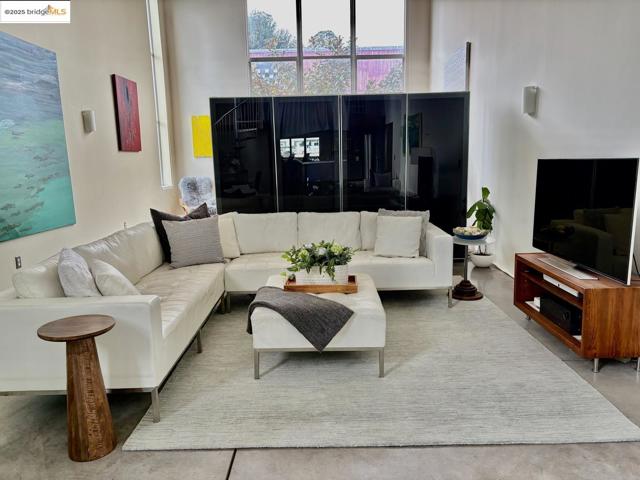701 Pennsylvania AVE, San Francisco CA: https://media.crmls.org/mediaz/94ad4799-a57d-475f-a0d2-542aaa6bf1b6.jpg
