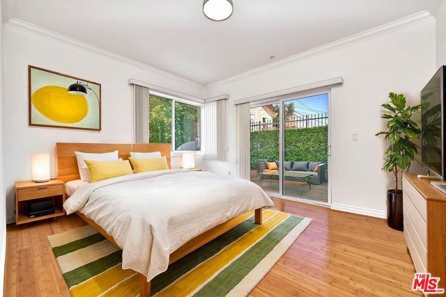 3061 W 12th Place, Los Angeles CA: https://media.crmls.org/mediaz/94adad30-d5bc-4f1f-993b-88e4b919f50b.jpg