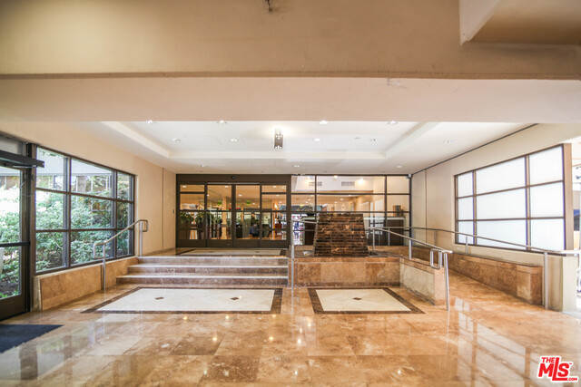 600 W 9Th Street, Los Angeles CA: https://media.crmls.org/mediaz/94adfd14-4e35-4dd7-983a-a5adc4b8d629.jpg