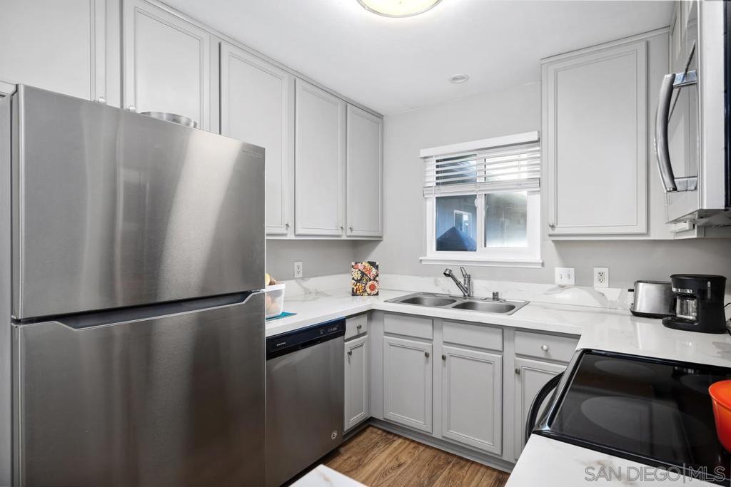 1756 Esssex St - photo 9