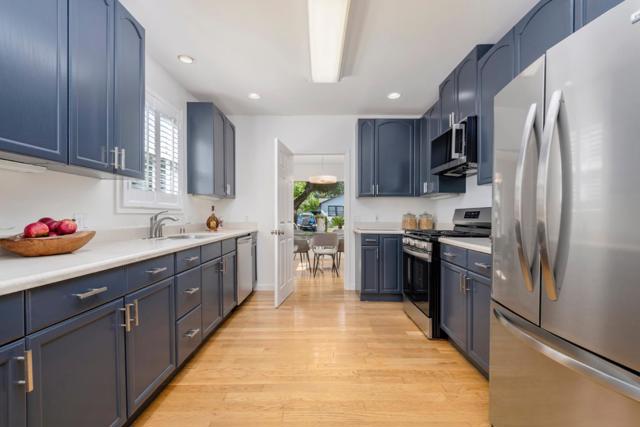 923 Grand Street, Redwood City CA: https://media.crmls.org/mediaz/94aecf4d-1adc-4ecc-990a-dd6f9e888fc6.jpg