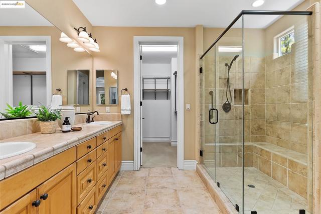 1101 Lafite Ct, Brentwood CA: https://media.crmls.org/mediaz/94afaf8f-1020-41cc-be86-56e54e8bd038.jpg