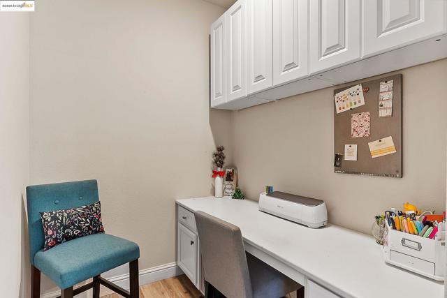 716 Cabada Dr, Brentwood CA: https://media.crmls.org/mediaz/94afc387-cc14-4ebe-8aa0-1dd8483e64b0.jpg