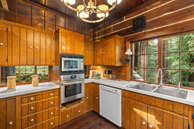 139 Redland Road, Woodside CA: https://media.crmls.org/mediaz/94afc84c-0a1f-4dac-8e19-ad5f7b7d2b2f.jpg