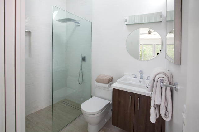 1147 Los Robles Drive, Palm Springs CA: https://media.crmls.org/mediaz/94affb75-e9df-4b93-95db-3259d35631b5.jpg