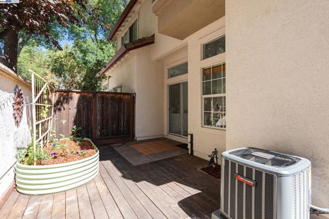 3253 Verde Ct, Pleasanton CA: https://media.crmls.org/mediaz/94b010f9-3196-4a42-84da-d90a8e5255f9.jpg