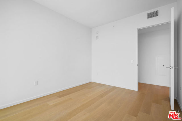 877 Francisco Street, Los Angeles CA: https://media.crmls.org/mediaz/94b058ff-d6a6-4379-a5ee-9b5e666b9d8a.jpg