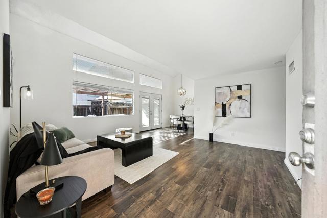 Detail Gallery Image 2 of 33 For 2876 Casey St #B,  San Diego,  CA 92139 - 3 Beds | 2 Baths
