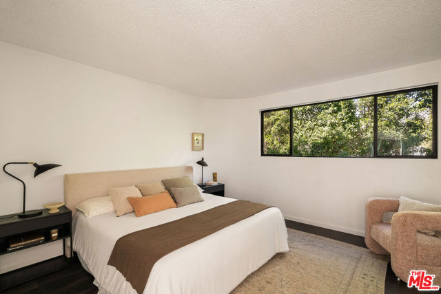 11752 Bellagio Road, Los Angeles CA: https://media.crmls.org/mediaz/94b0b892-b68f-4504-a587-dd9c6fd5b074.jpg