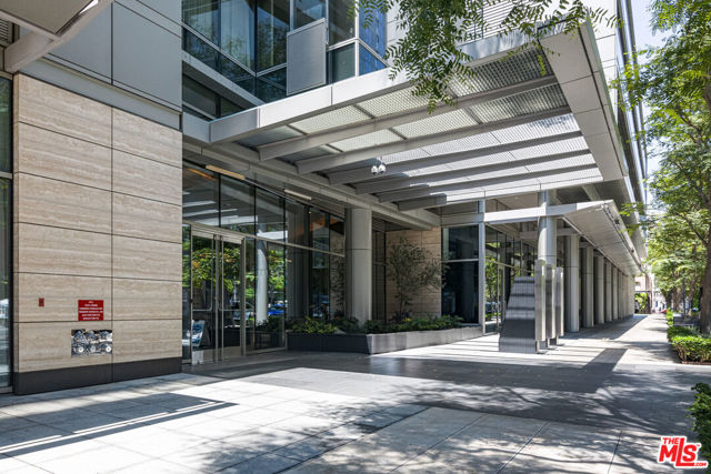 1155 S Grand Avenue, Los Angeles CA: https://media.crmls.org/mediaz/94b0ef37-21d7-495d-8022-5df38d6c0ddc.jpg