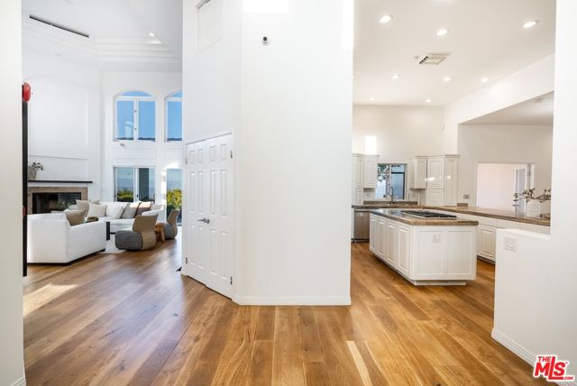 21965 Saddle Peak Road, Topanga CA: https://media.crmls.org/mediaz/94b0ef5e-25d6-4219-92fb-4d5628a1e4af.jpg
