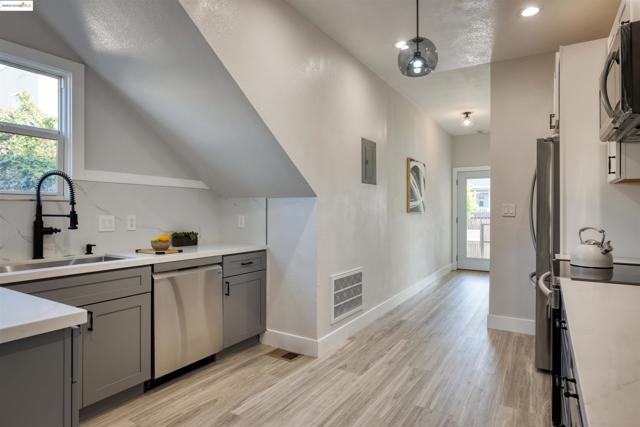 Image 12 of 32 For 2914 Stanton St