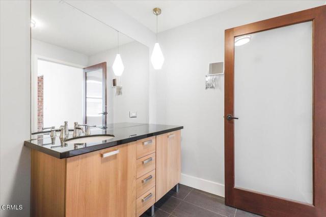 460 S Spring Street, Los Angeles CA: https://media.crmls.org/mediaz/94b36e25-31ad-4619-92dc-e0b429dfe485.jpg
