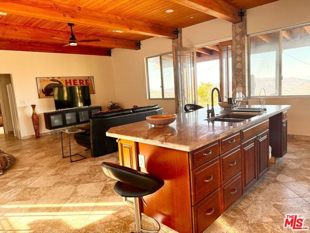 11077 Pacific View Drive, Malibu CA: https://media.crmls.org/mediaz/94b377e8-b044-46c5-81e6-5bcc30147700.jpg
