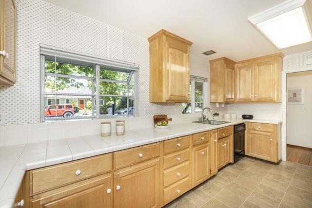 774 Christine Drive, Palo Alto CA: https://media.crmls.org/mediaz/94b3ae68-4d25-4d6c-91c7-19347d6813fd.jpg