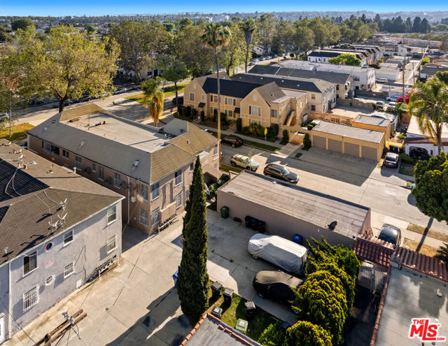 4196 5th Avenue, Los Angeles CA: https://media.crmls.org/mediaz/94b3db43-9eb1-4bc2-a791-c592cee7ebff.jpg