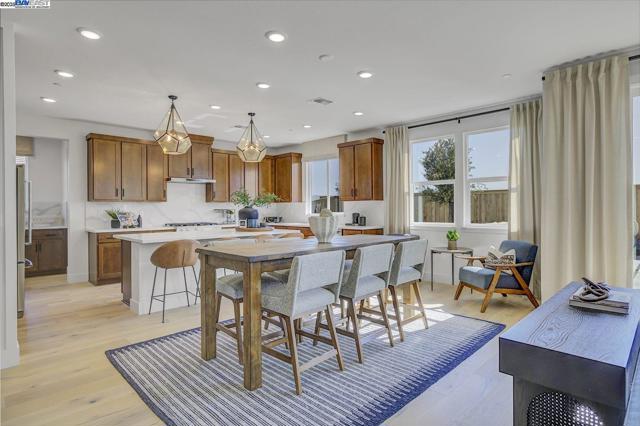 319 W Calabria Drive, Mountain House CA: https://media.crmls.org/mediaz/94b3f340-39bf-419d-b703-20f4bb41684c.jpg