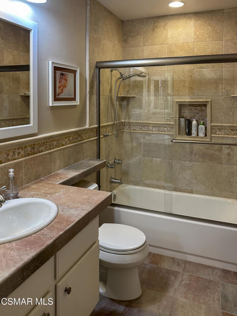 640 Campo Verde Court, Oak Park CA: https://media.crmls.org/mediaz/94b51e56-6b1c-452e-a8d3-a40c99414eee.jpg