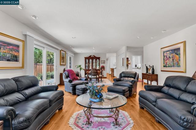 2032 Vanderslice Ave, Walnut Creek CA: https://media.crmls.org/mediaz/94b51f49-41dc-46de-b42b-16db7ba9b5de.jpg