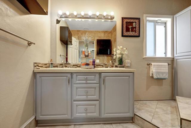 5238 Cervantes Ave, San Diego CA: https://media.crmls.org/mediaz/94b525d5-dd25-46e5-ad77-561425e63bac.jpg
