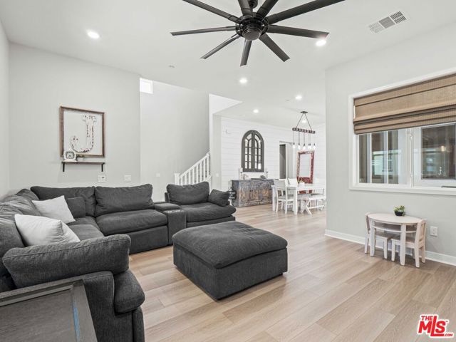 27717 Knoll View Place, Valencia CA: https://media.crmls.org/mediaz/94b5551b-07d3-4f17-8e7e-5c520afdb646.jpg