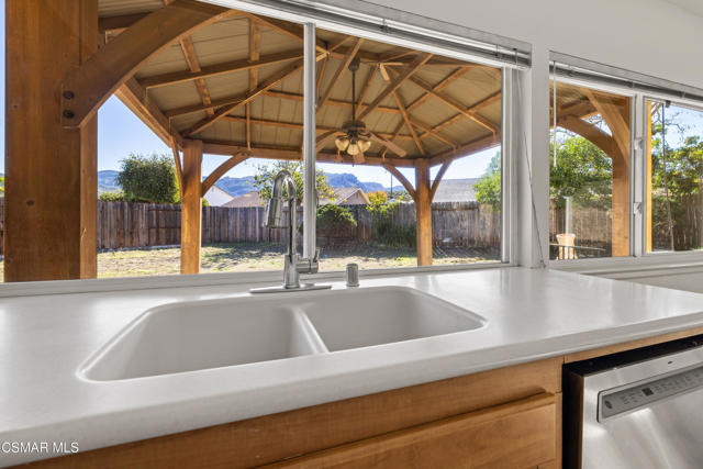 4260 Dalewood Circle, Newbury Park CA: https://media.crmls.org/mediaz/94b57985-a7e3-45e5-a978-eb94ac6318b5.jpg