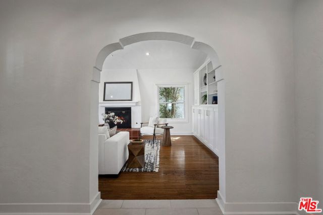 149 S Wetherly Drive, Beverly Hills CA: https://media.crmls.org/mediaz/94b6ca1d-6501-4a37-9447-11dfbc20f3c0.jpg