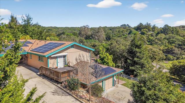 1222 Via Del Sol Road, Salinas CA: https://media.crmls.org/mediaz/94b7df89-b1b2-4ab1-be62-80d33b9f60a7.jpg