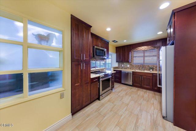 1715 Fair Oaks Avenue, South Pasadena CA: https://media.crmls.org/mediaz/94b9e88d-39be-4297-89fb-b290cde81a6c.jpg