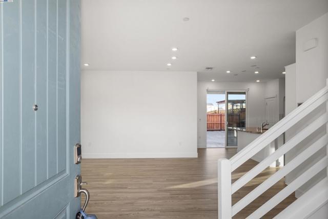 251 E Wrigleys Ave, Mountain House CA: https://media.crmls.org/mediaz/94ba0fd3-3301-409c-b29f-0c44195489e9.jpg