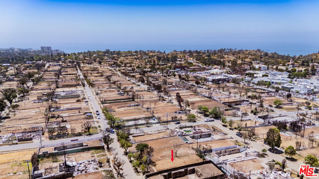 1115 Galloway Street, Pacific Palisades CA: https://media.crmls.org/mediaz/94bb7ef9-2cc3-4db8-b47f-622bafc39a25.jpg