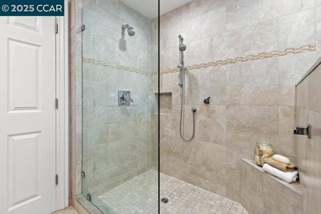 3949 Canyon Dr, Lafayette CA: https://media.crmls.org/mediaz/94bc0524-ca03-409b-b796-4402e87c28f0.jpg