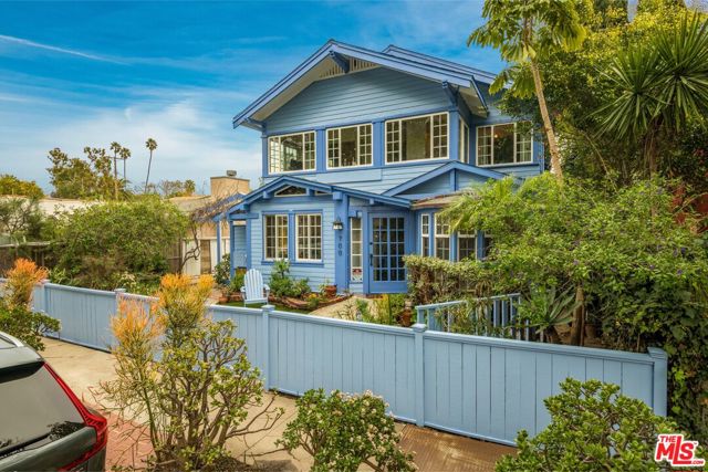 700 ANGELUS Place photo 2