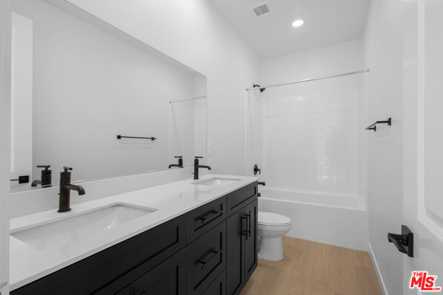 23725 Orange Blossom Dr, Newhall CA: https://media.crmls.org/mediaz/94bcc859-e880-4e8a-acb0-bb11d99be5de.jpg