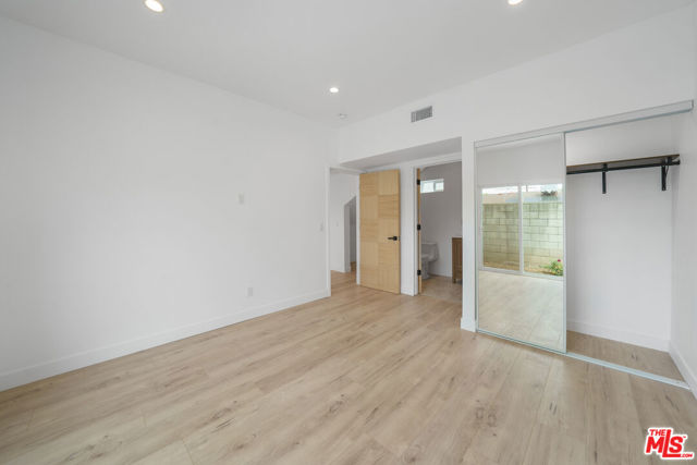 6835 Yolanda Ave, Reseda CA: https://media.crmls.org/mediaz/94bdcefa-e5e0-4bd4-a6c5-72d400d31b28.jpg