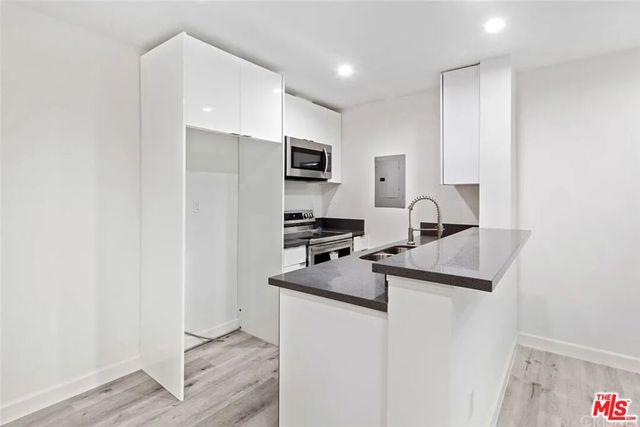 5529 Bonner Avenue, North Hollywood CA: https://media.crmls.org/mediaz/94be9cea-bca5-4757-b06d-f3c4b27534f3.jpg