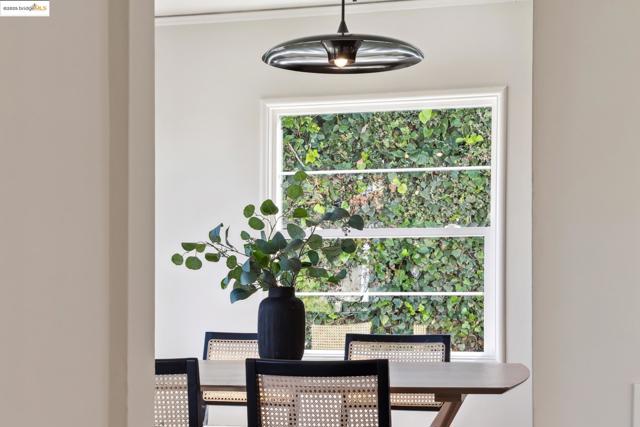4701 Kaphan Ave, Oakland CA: https://media.crmls.org/mediaz/94bfb647-aa5d-40f2-b099-d905c89fd2a4.jpg