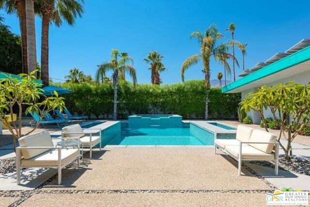 780 S Palo Verde Avenue, Palm Springs CA: https://media.crmls.org/mediaz/94c01053-41bf-4935-9604-c0f9f8166685.jpg