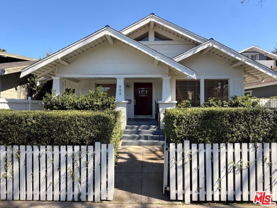 652 Woodlawn Avenue