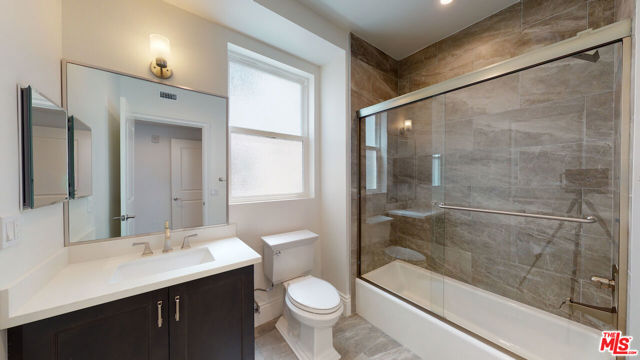 8700 Chalmers Drive, Los Angeles CA: https://media.crmls.org/mediaz/94c09707-2bf3-4628-ad5d-8cd75e5cdf6c.jpg