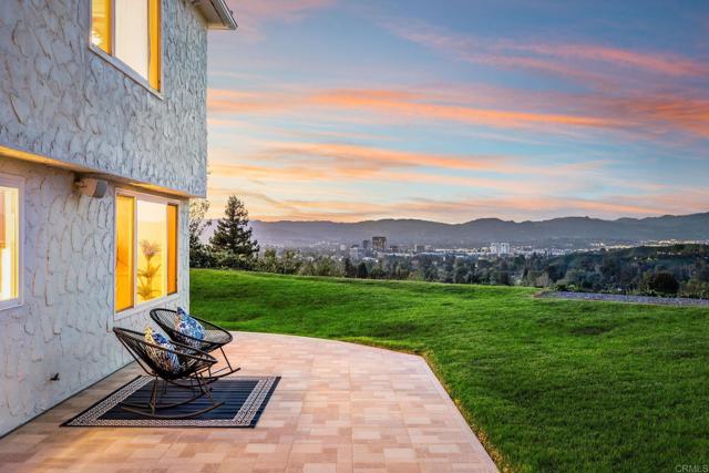 4400 Chaumont Road, Woodland Hills CA: https://media.crmls.org/mediaz/94c0dbda-58ef-4046-ac2e-05b7d64a071b.jpg