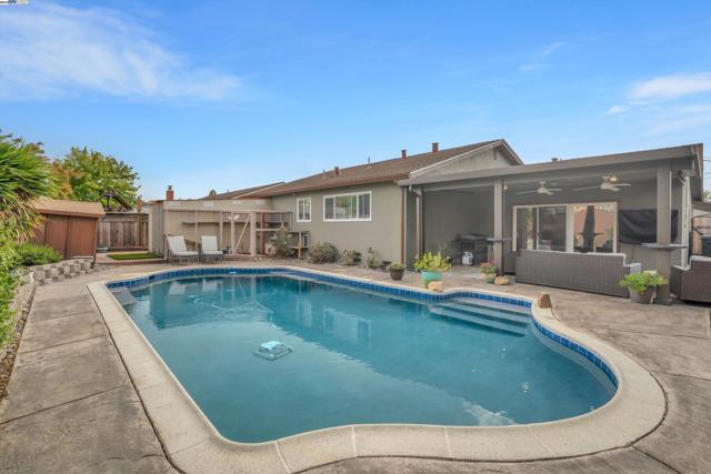7347 Ione Ct, Dublin CA: https://media.crmls.org/mediaz/94c0e017-c606-45ab-9ca4-29f16c5dfc67.jpg