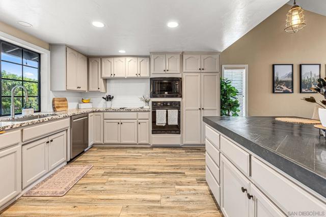 24822 Pappas Rd, Ramona CA: https://media.crmls.org/mediaz/94c0e9e3-7ab4-458f-ac84-946e498d0e4c.jpg