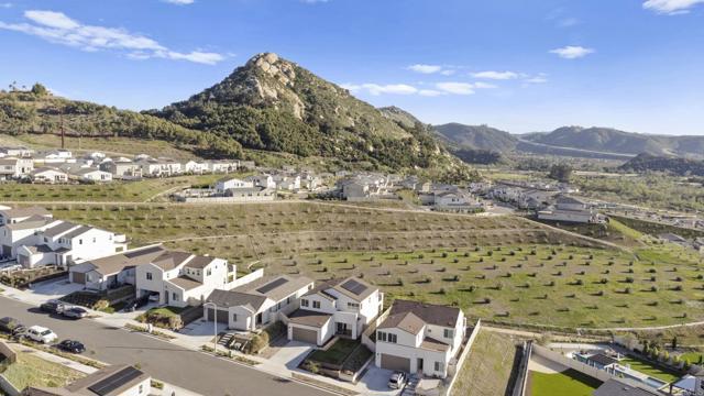 Detail Gallery Image 5 of 52 For 35182 Orchard Trl, Fallbrook,  CA 92028 - 4 Beds | 3 Baths