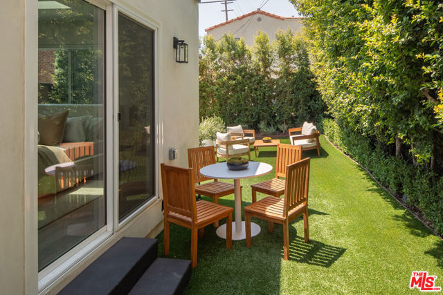 1363 S Curson Avenue, Los Angeles CA: https://media.crmls.org/mediaz/94c20a6b-838a-4579-82e6-2e84cec1d21e.jpg