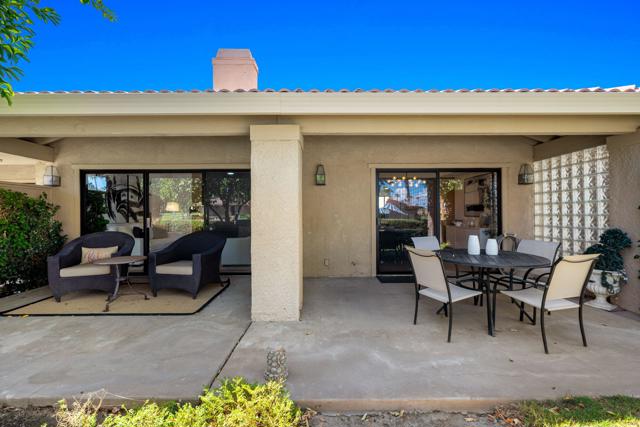 4 Maximo Way, Palm Desert CA: https://media.crmls.org/mediaz/94c28825-454d-4e17-a6fb-68121f11b5f6.jpg