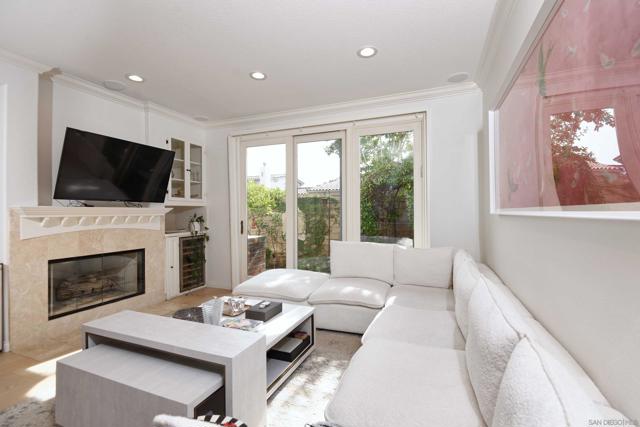 1329 Caminito Balada, La Jolla CA: https://media.crmls.org/mediaz/94c28f2f-7351-477b-942a-e87a993f72d1.jpg