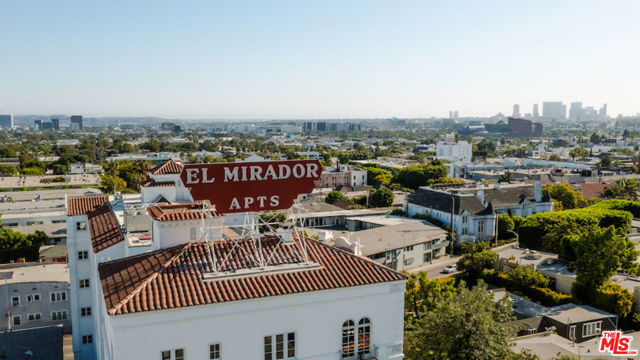 1302 Sweetzer Avenue, West Hollywood CA: https://media.crmls.org/mediaz/94c2a45a-217c-49a1-b826-a3561610c9c7.jpg