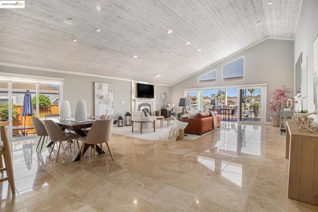 737 Willow Lake Rd, Discovery Bay CA: https://media.crmls.org/mediaz/94c30190-c73f-41dc-b3e4-2e1cf7f98d79.jpg