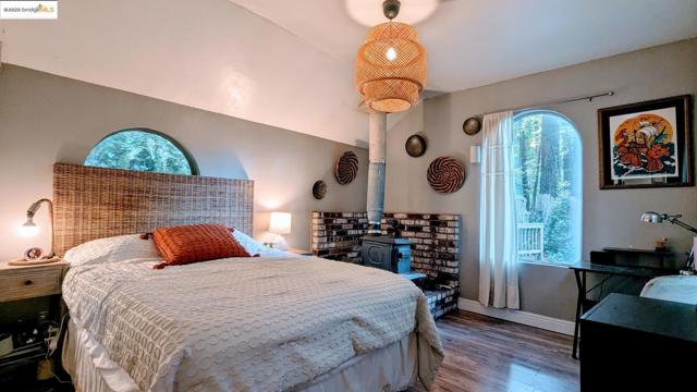 18512 Hwy 116, Guerneville CA: https://media.crmls.org/mediaz/94c321d0-7955-4a94-a462-3984b7ae0c5c.jpg